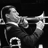 Víctor Correa tocando trombón